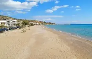 Komi Beach in Chios with golden sand and beach bars