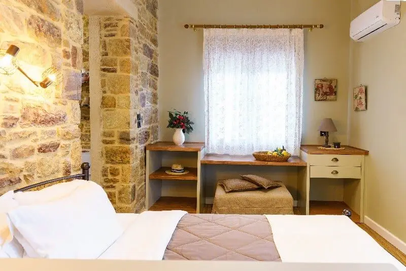 First floor double and triple rooms in Chios with view in Kampos