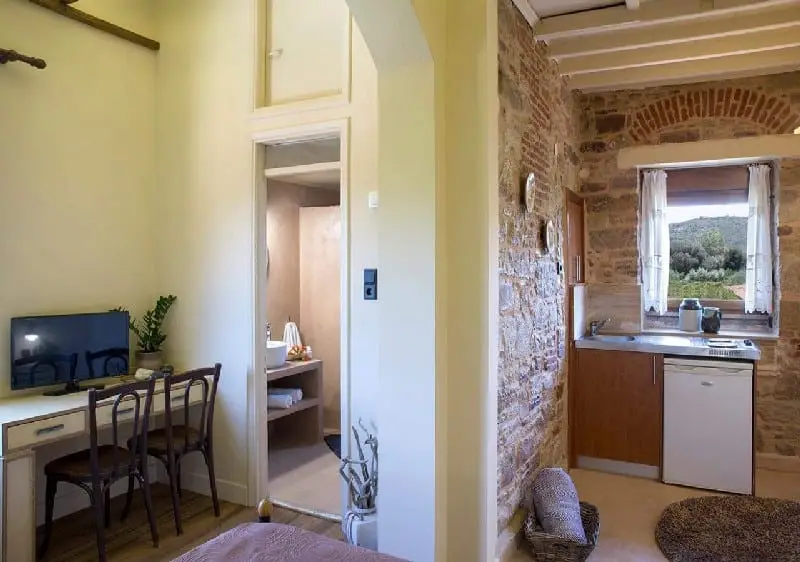 Standard room 4 in Chios - bright living space with kitchenette - Voulamandis House