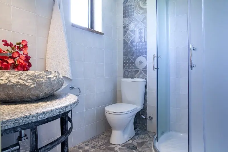 Family apartment bathroom in Chios