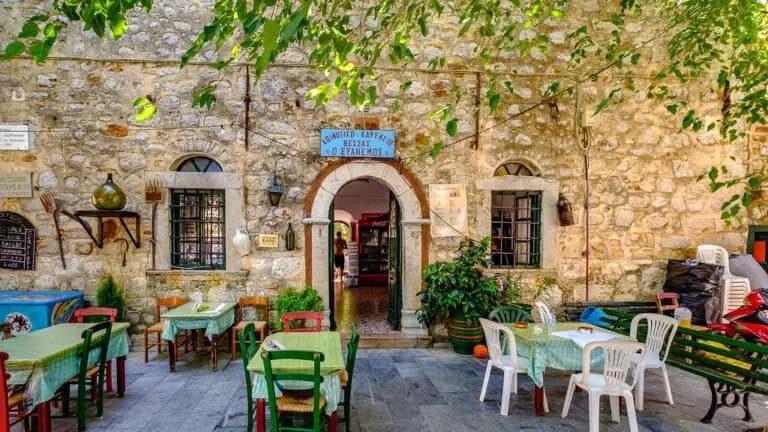 Vessa Dorf auf Chios mit traditioneller Steinarchitektur