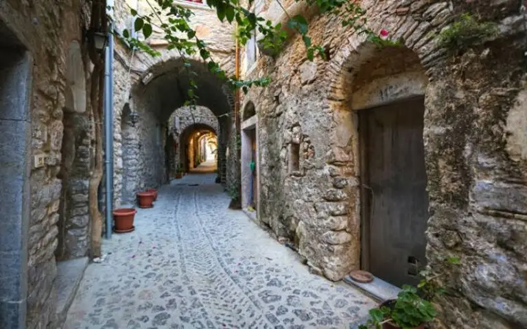 Mesta auf Chios mit Steingassen und mittelalterlicher Architektur