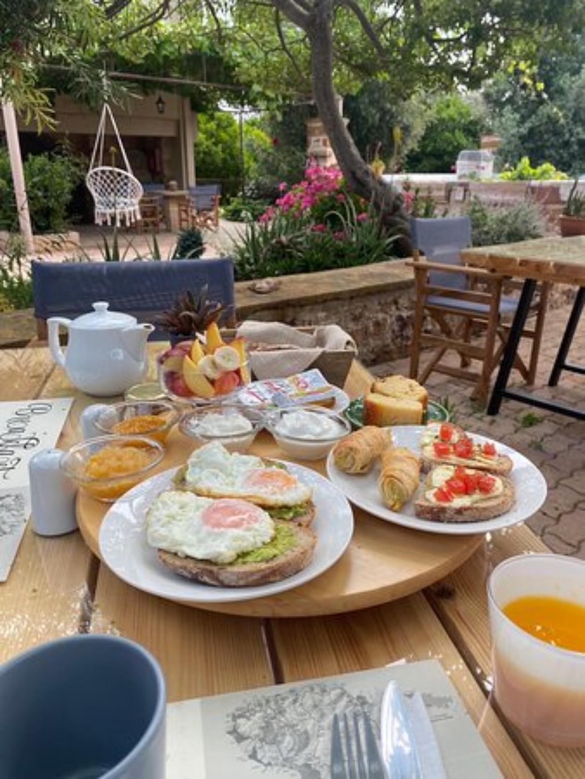 Colazione con tocco locale al Voulamandis House